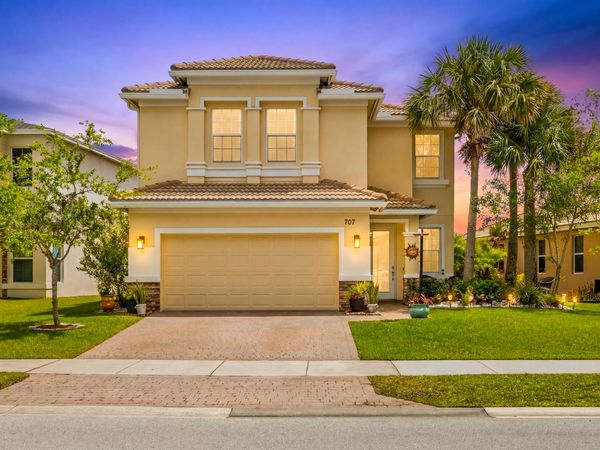 707 NW Leonardo Circle, Port St. Lucie, FL 34986