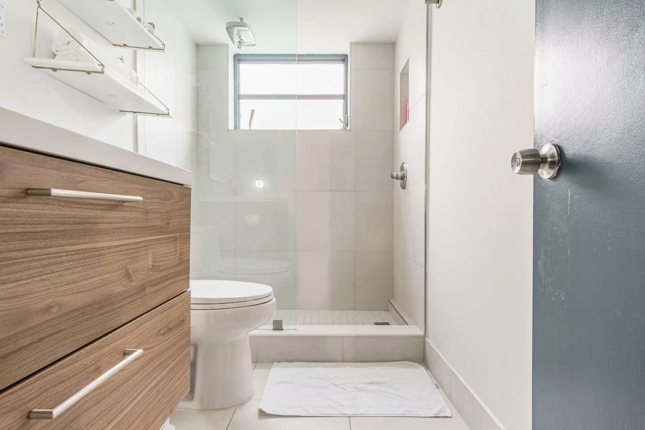 2404 NE 33rd Avenue, Unit 4, Fort Lauderdale, FL 33305 Photo