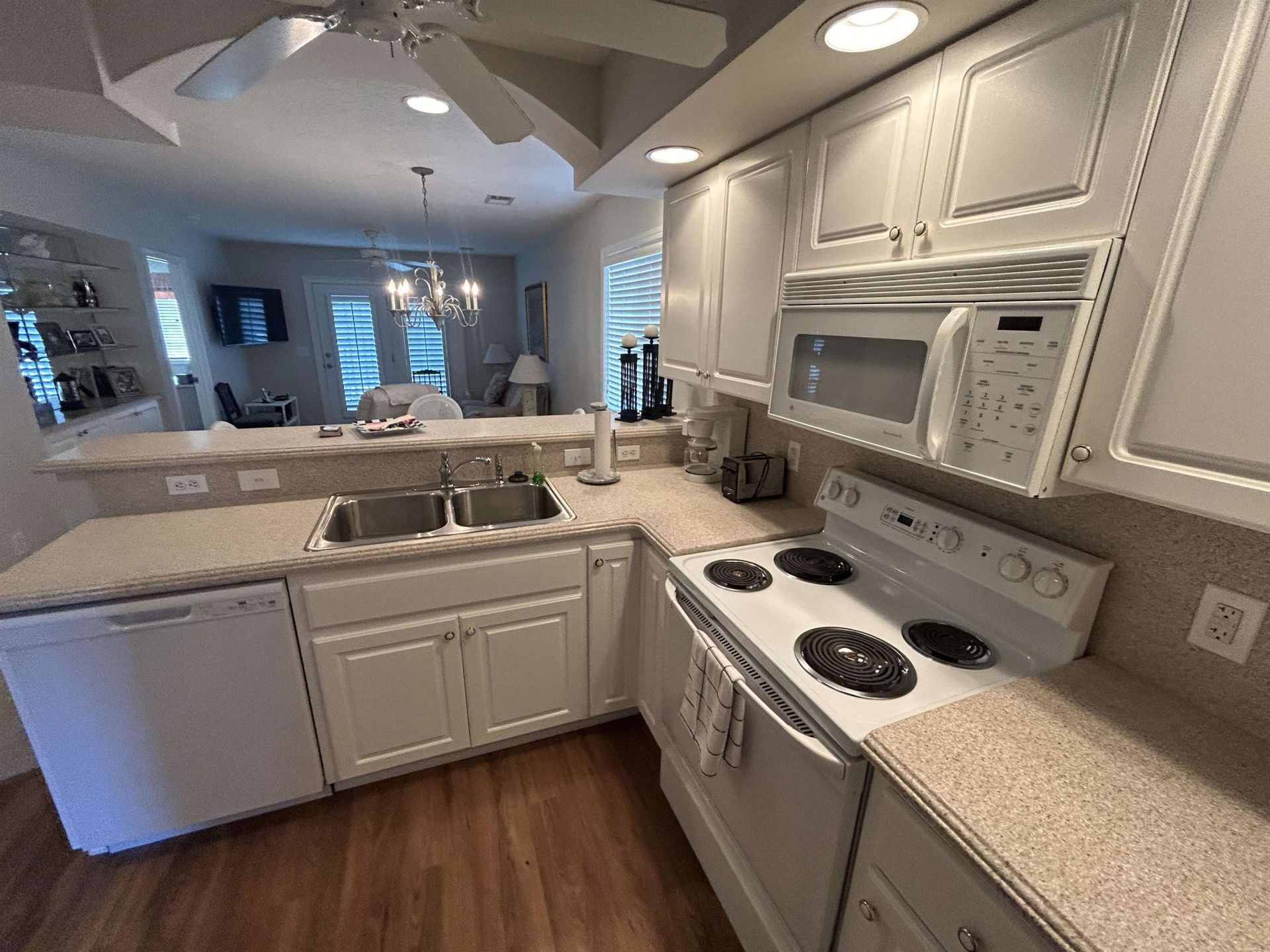 4413 Eastport Blvd. Photo 7