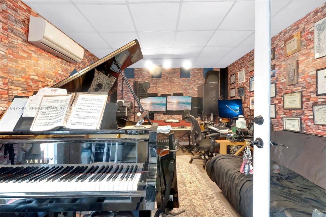 1335 NW 129th St , North Miami, FL 33167 Photo