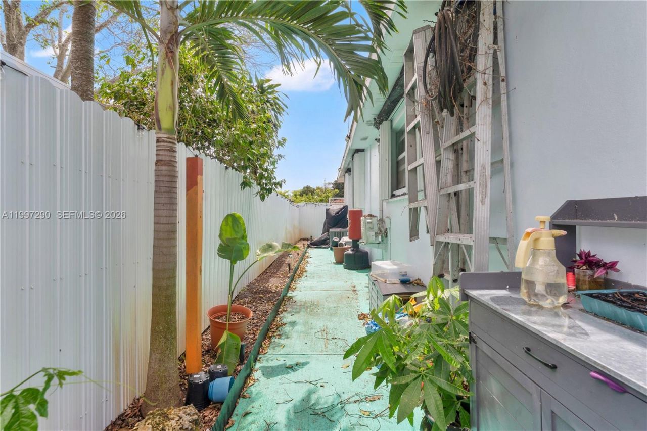 1335 NW 129th St , North Miami, FL 33167 Photo