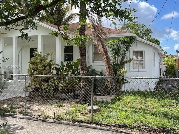 2456 NW 28th St, Miami, FL 33142
