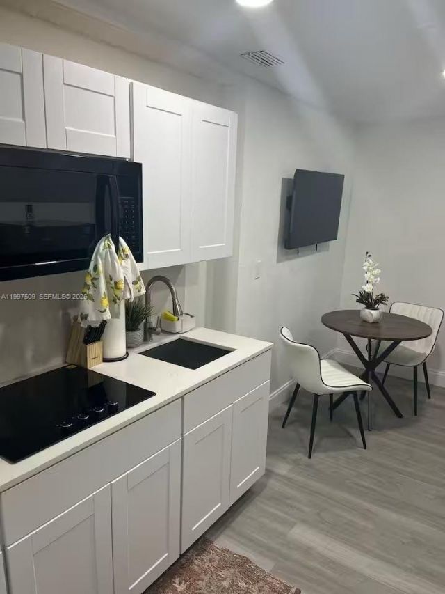 2456 NW 28th St, Miami, FL 33142 Photo