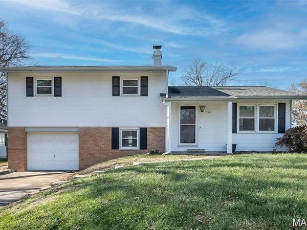 405 N MOORE Street , Waterloo, IL 62298