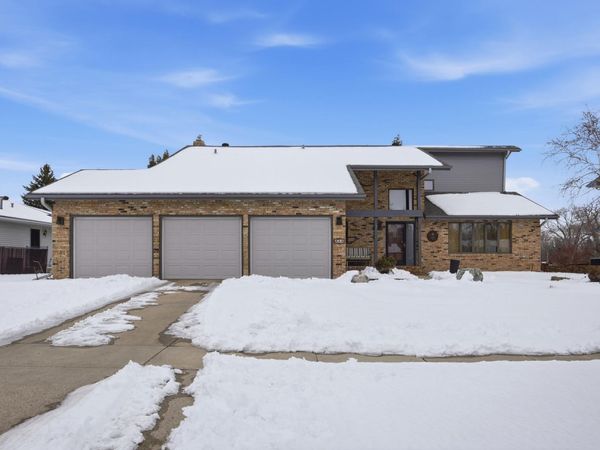 260 Prairiewood Drive S, Fargo, ND 58103