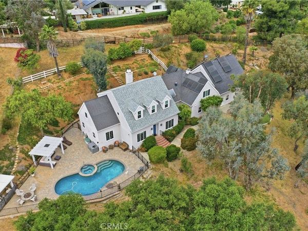 375 Woodland Hills Drive, Escondido, CA 92029