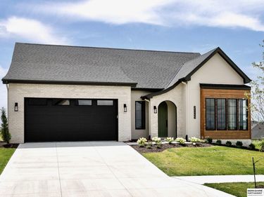 21113 Laurel Avenue, Elkhorn, NE 68022