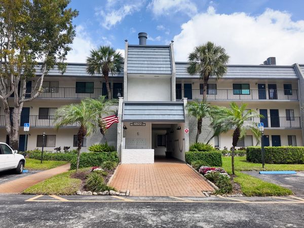 4822 Esedra Court, Unit 205, Lake Worth, FL 33467