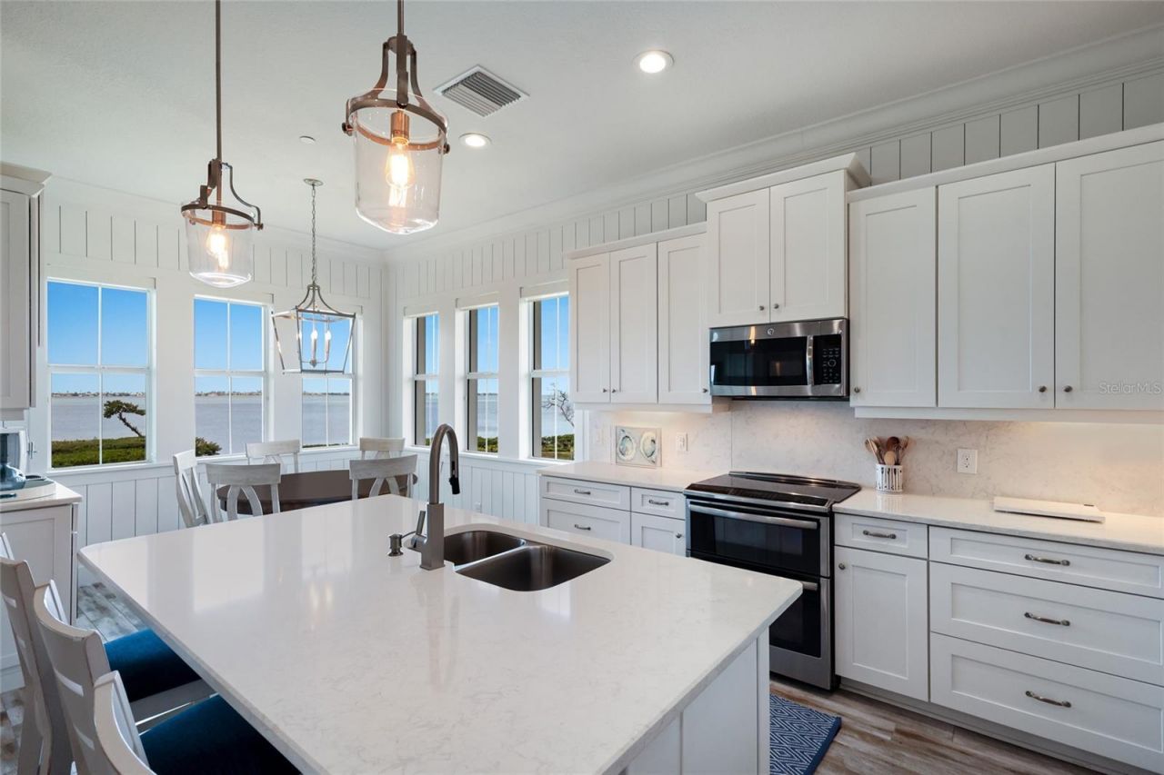 318 Compass Point Drive, Unit 202, Bradenton, FL 34209 Photo