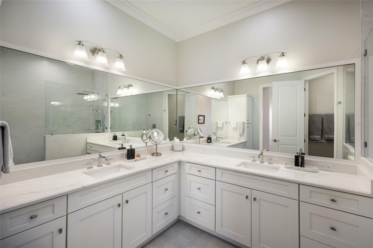 318 Compass Point Drive, Unit 202, Bradenton, FL 34209 Photo