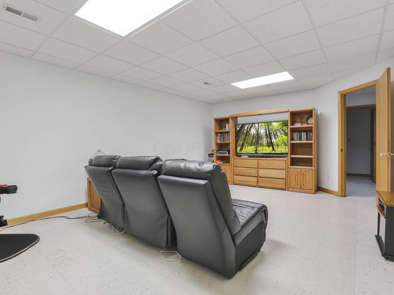 7400 OH-56, Athens, OH 45701 Photo 39