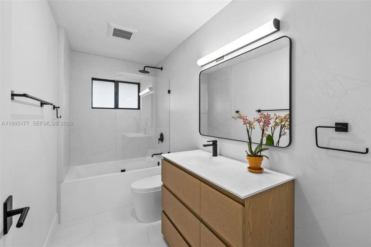 6091 SW 79th St, South Miami, FL 33143 Photo