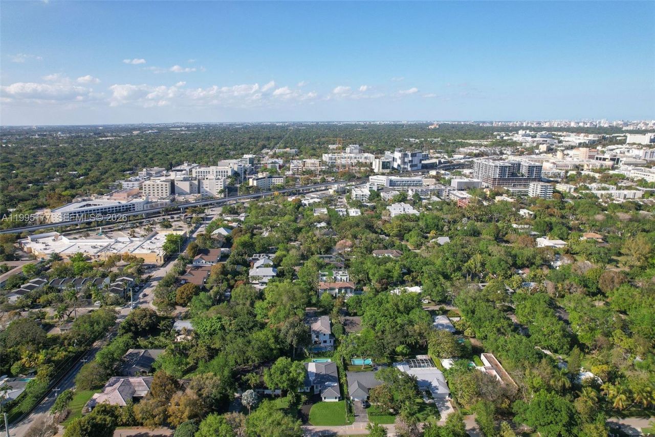 6091 SW 79th St, South Miami, FL 33143 Photo