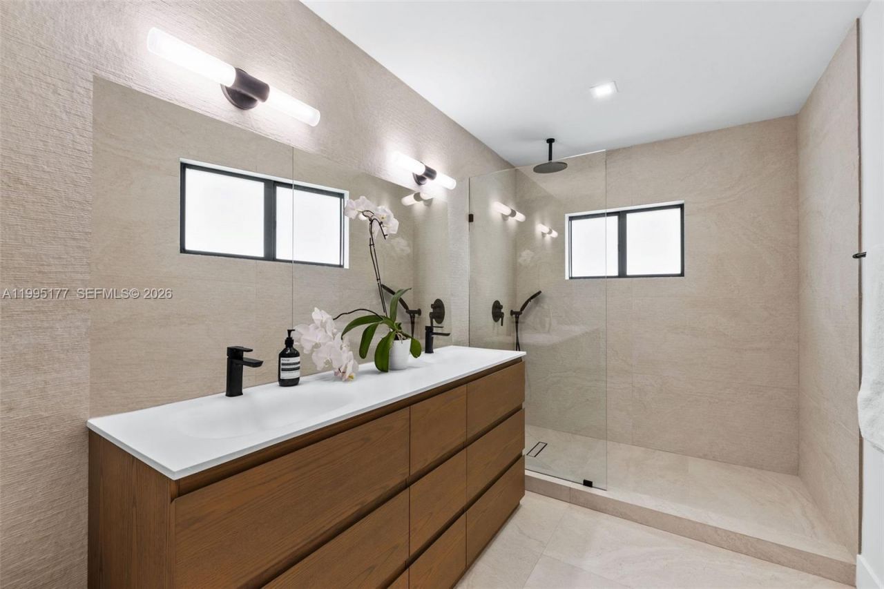 6091 SW 79th St, South Miami, FL 33143 Photo