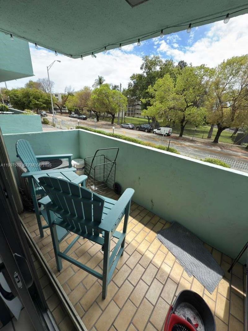 1825 W 44th Pl, Unit 208, Hialeah, FL 33012 Photo