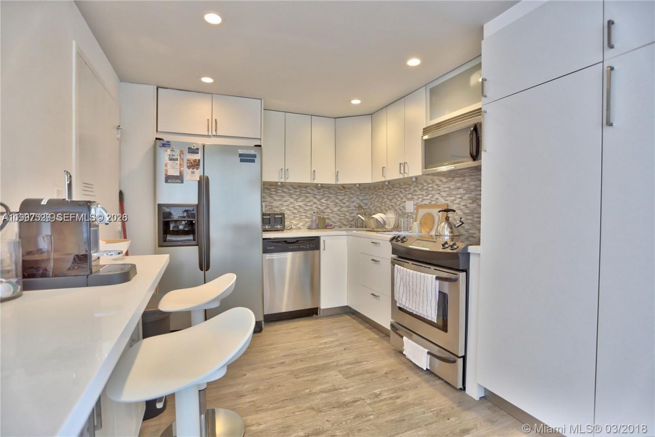 5555 Collins Ave, Unit 5F, Miami Beach, FL 33140 Main Photo