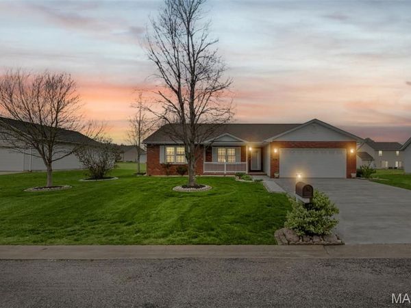 911 Bayberry Lane, Red Bud, IL 62278