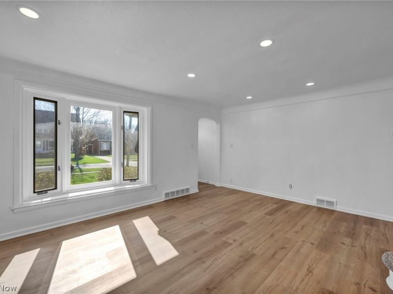 161 E 216th Street , Euclid, OH 44123 Photo 7