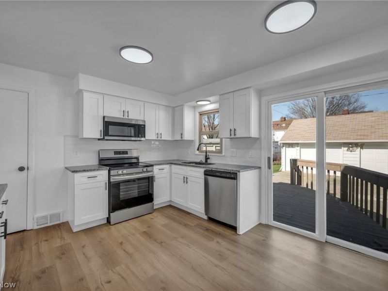 161 E 216th Street , Euclid, OH 44123 Photo 9