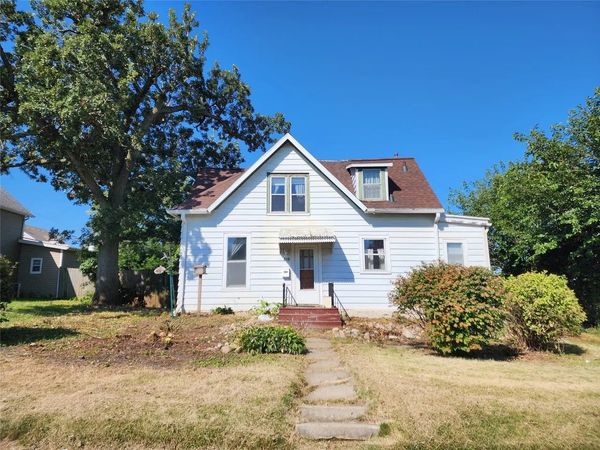 210 N 4th Avenue, Marshalltown, IA 50158