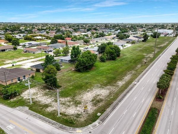 1808 Santa Barbara BLVD, CAPE CORAL, FL 33991