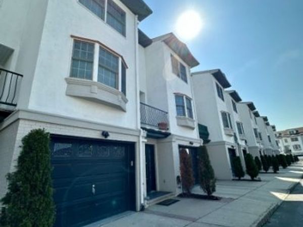 3 Harbor Front Ct, Elizabeth, NJ 07206