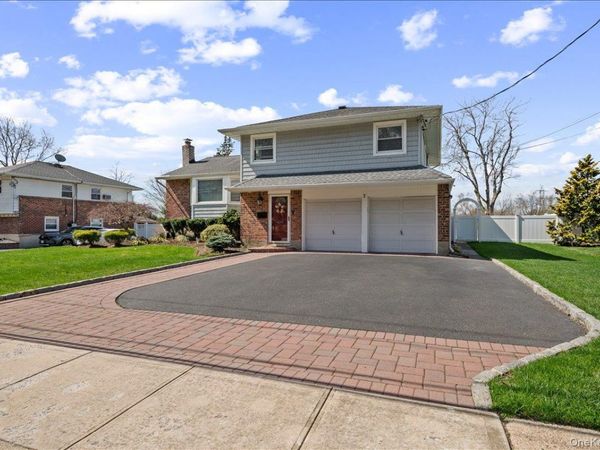 7 Plainview Road , Bethpage, NY 11714
