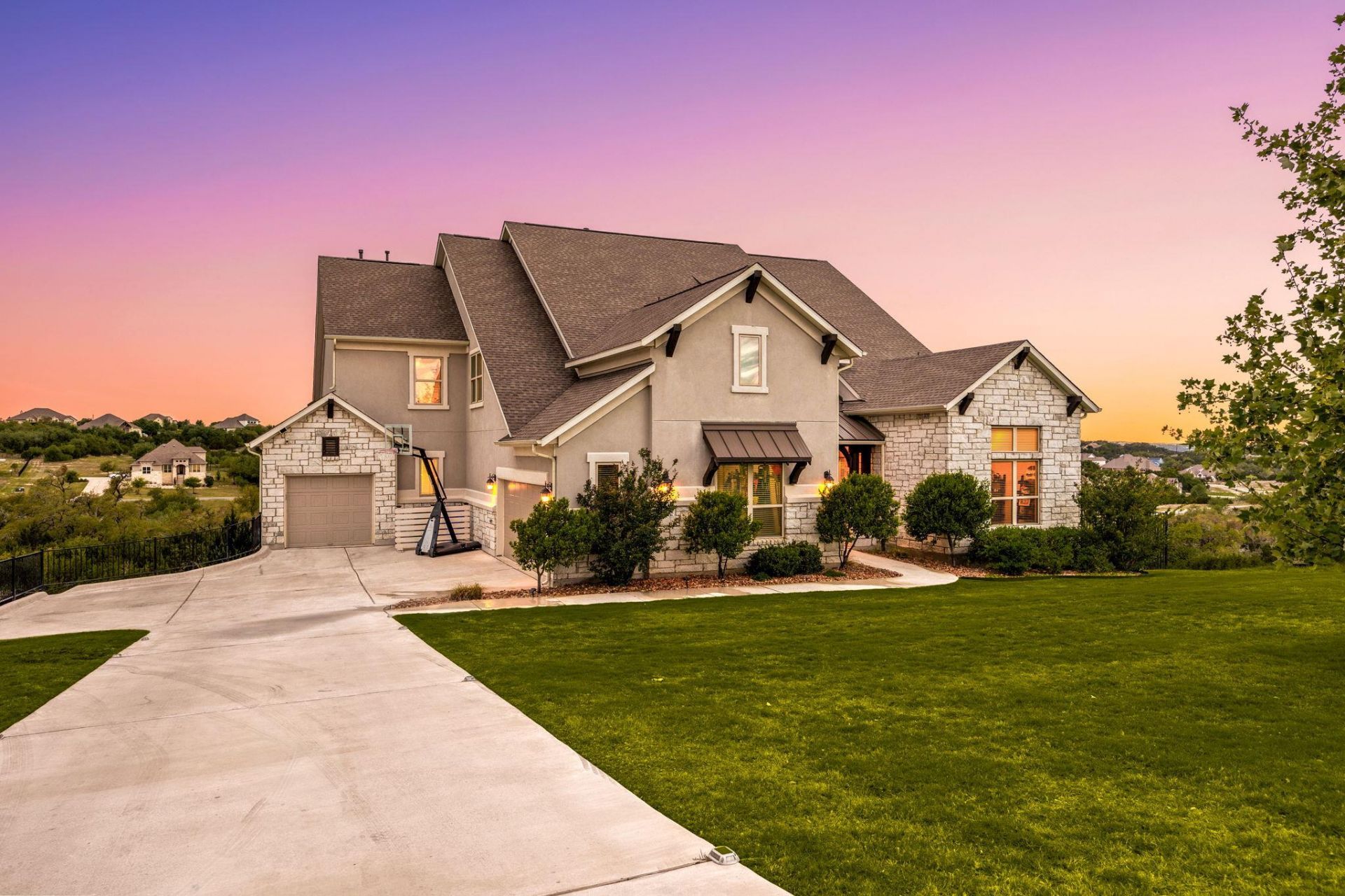 875 Spectacular Bid Dr, Austin, TX 78737 Main Photo
