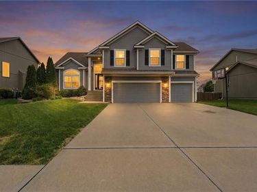 8105 NE 102nd Street, Kansas City, MO 64157