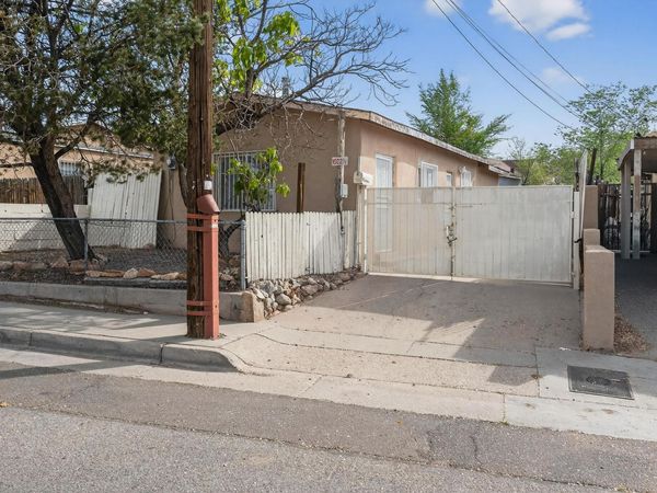 1022 1/2 Edith Boulevard NE, Albuquerque, NM 87102