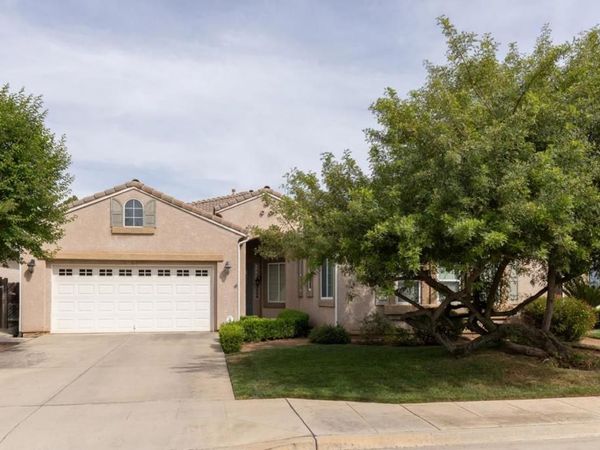 1827 N Joshua Avenue, Clovis, CA 93619