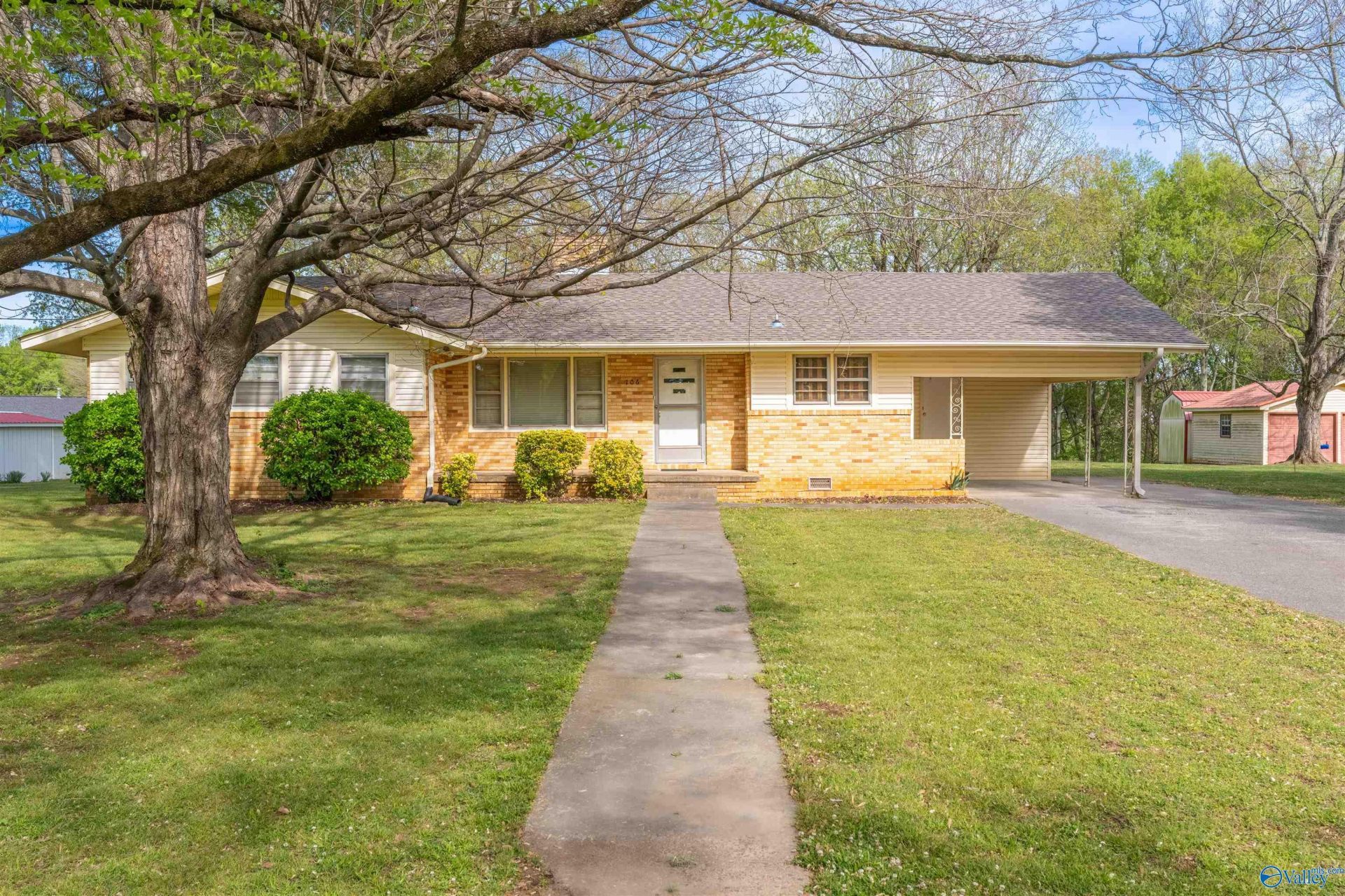 106 Comer Street, Rogersville, AL 35652 Main Photo