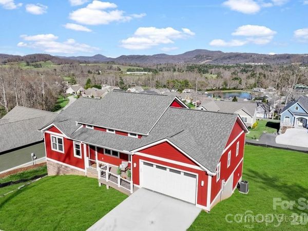 68 Carrie Drive, Hendersonville, NC 28792