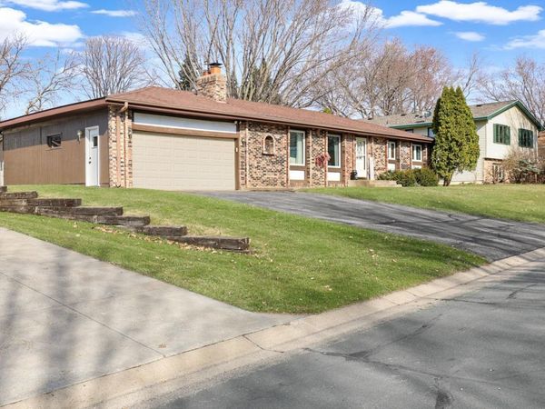 1054 Naumkeag Street S, Shakopee, MN 55379