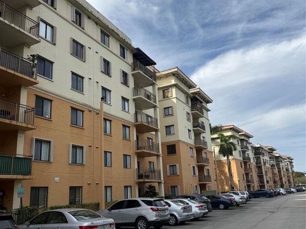 9300 Fontainebleau Boulevard, Unit E101, Miami, FL 33172