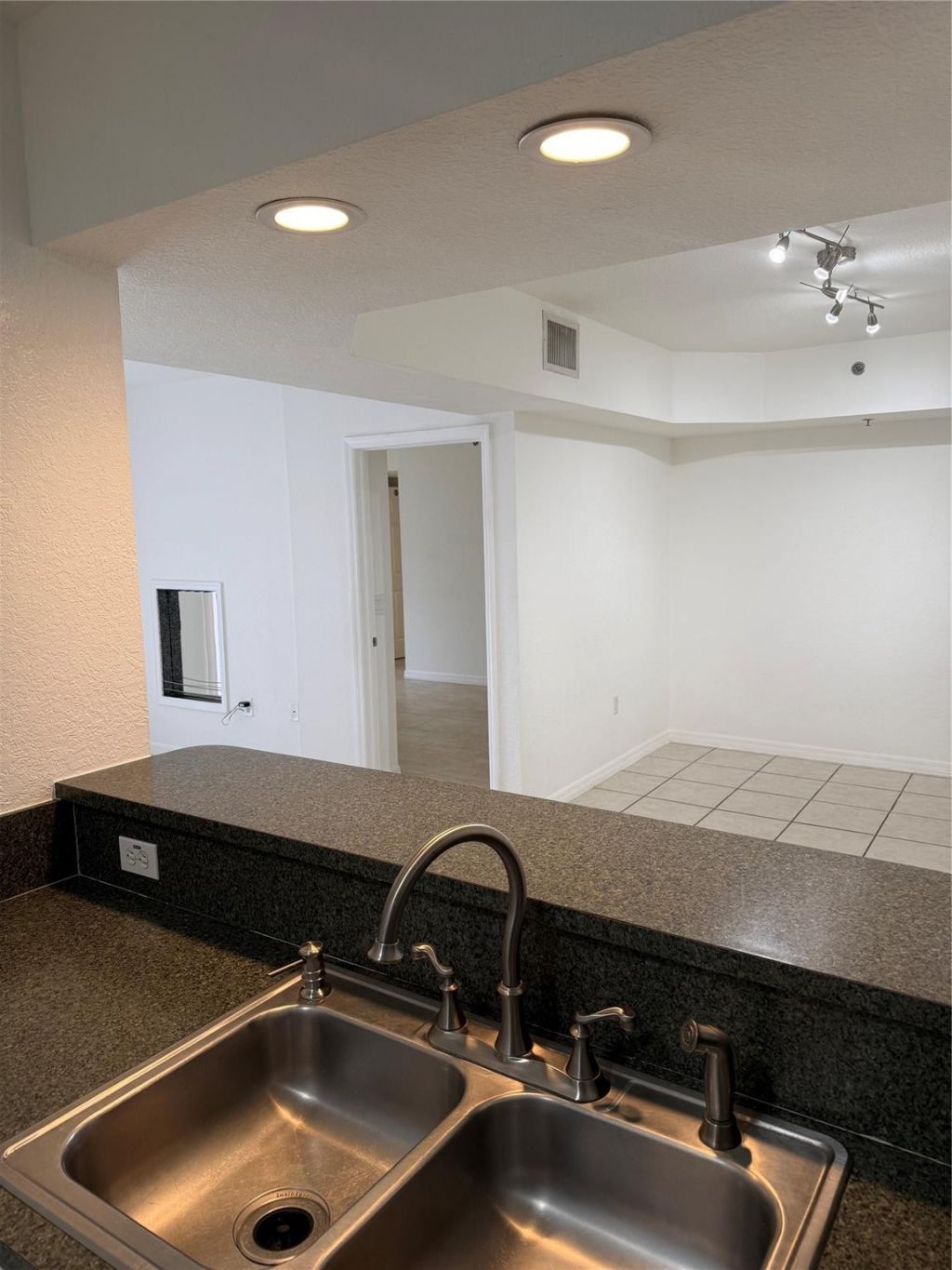 9300 Fontainebleau Boulevard, Unit E101, Miami, FL 33172 Photo