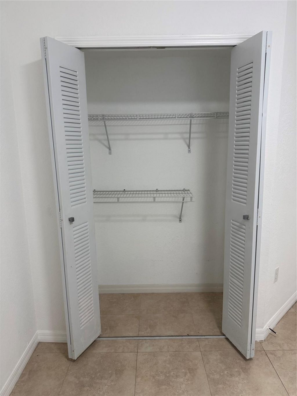 9300 Fontainebleau Boulevard, Unit E101, Miami, FL 33172 Photo