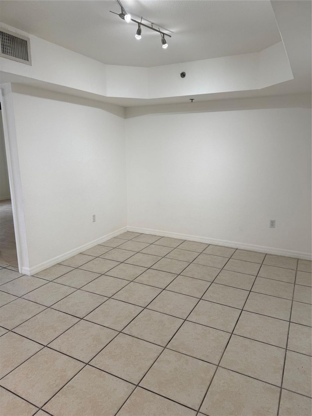 9300 Fontainebleau Boulevard, Unit E101, Miami, FL 33172 Photo