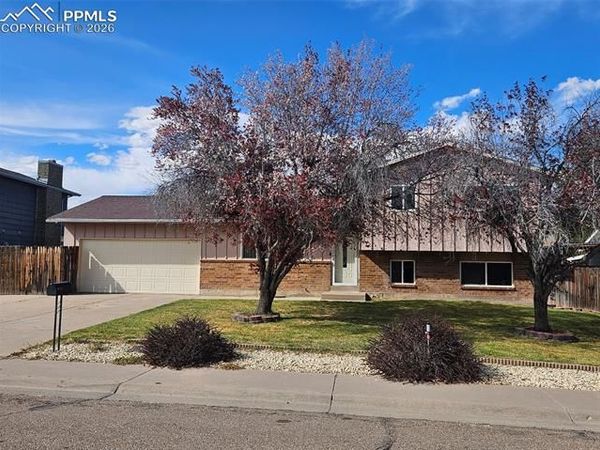 58 Briarwood Circle, Pueblo, CO 81005