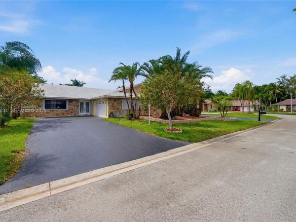 676 NW 107th Ln, Coral Springs, FL 33071