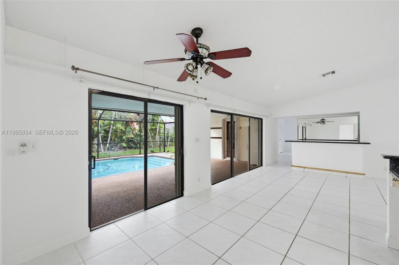 676 NW 107th Ln, Coral Springs, FL 33071 Photo