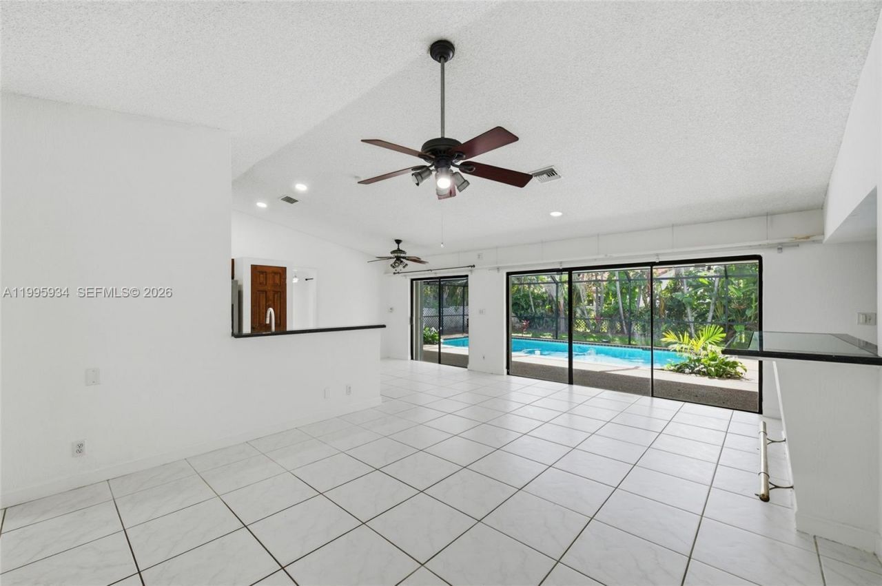 676 NW 107th Ln, Coral Springs, FL 33071 Photo