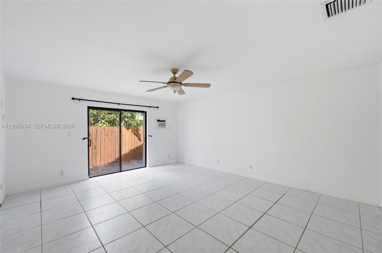 676 NW 107th Ln, Coral Springs, FL 33071 Photo