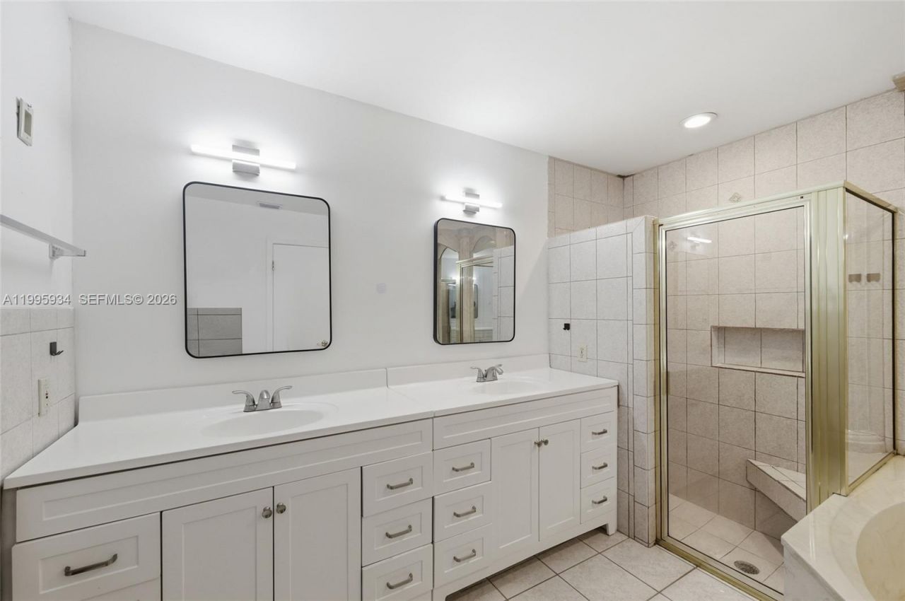 676 NW 107th Ln, Coral Springs, FL 33071 Photo