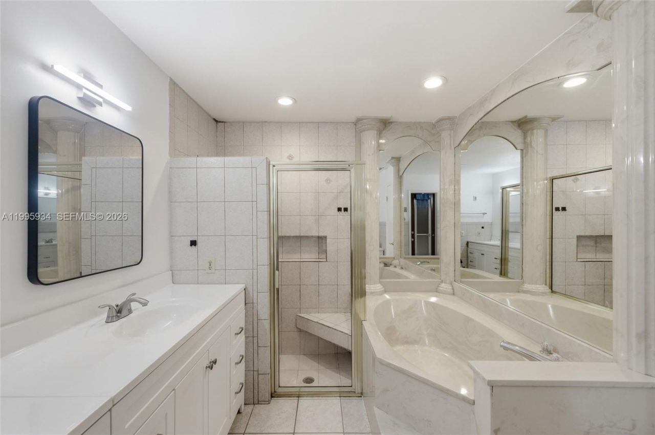 676 NW 107th Ln, Coral Springs, FL 33071 Photo