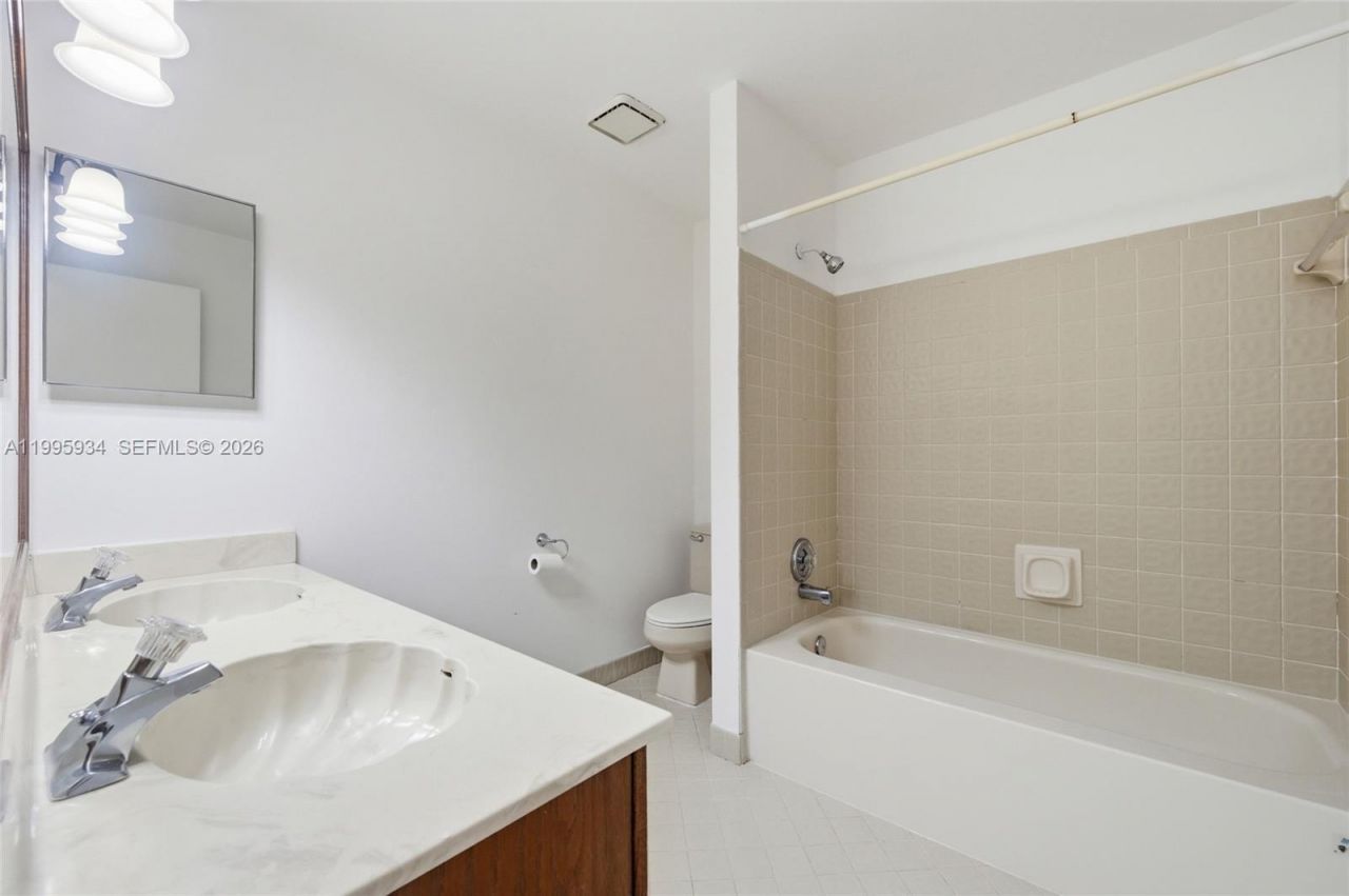 676 NW 107th Ln, Coral Springs, FL 33071 Photo