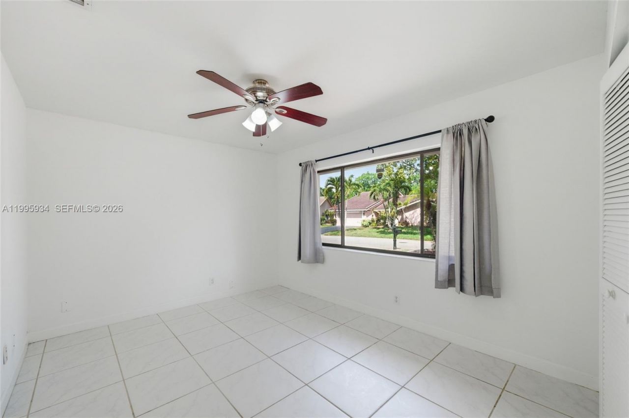 676 NW 107th Ln, Coral Springs, FL 33071 Photo