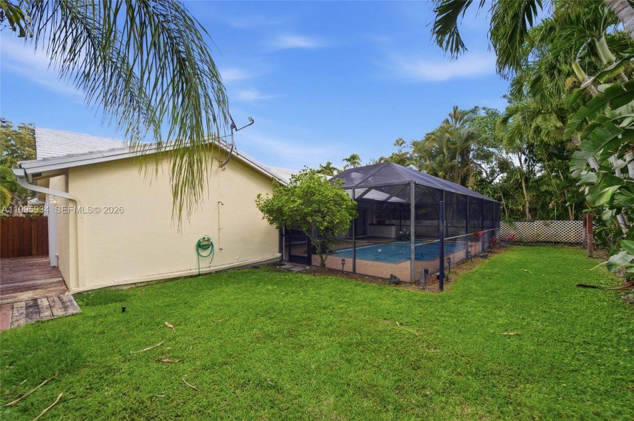 676 NW 107th Ln, Coral Springs, FL 33071 Photo