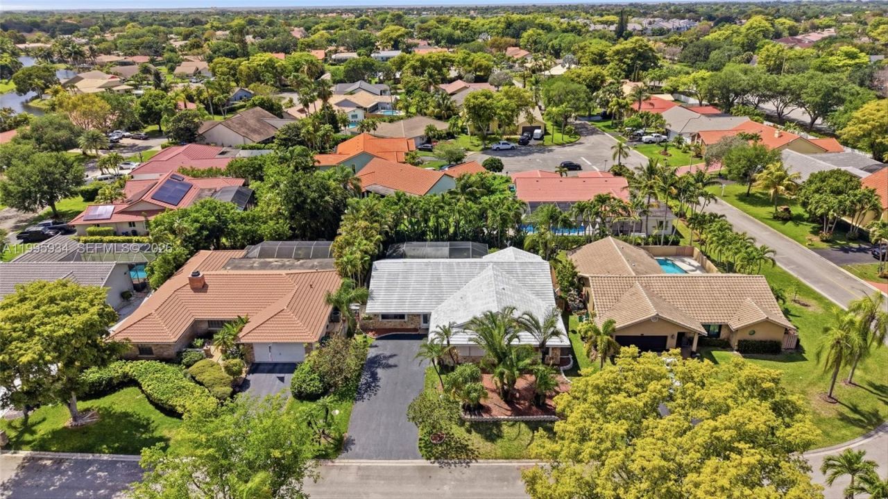 676 NW 107th Ln, Coral Springs, FL 33071 Photo