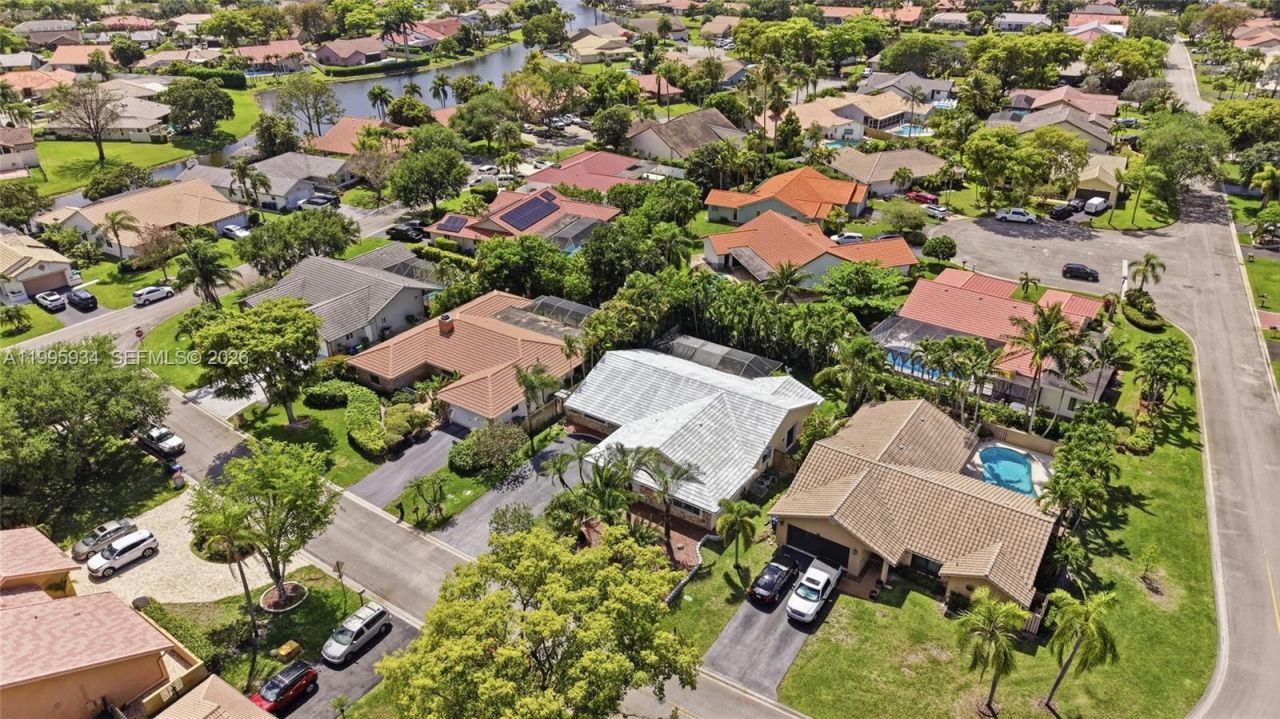 676 NW 107th Ln, Coral Springs, FL 33071 Photo